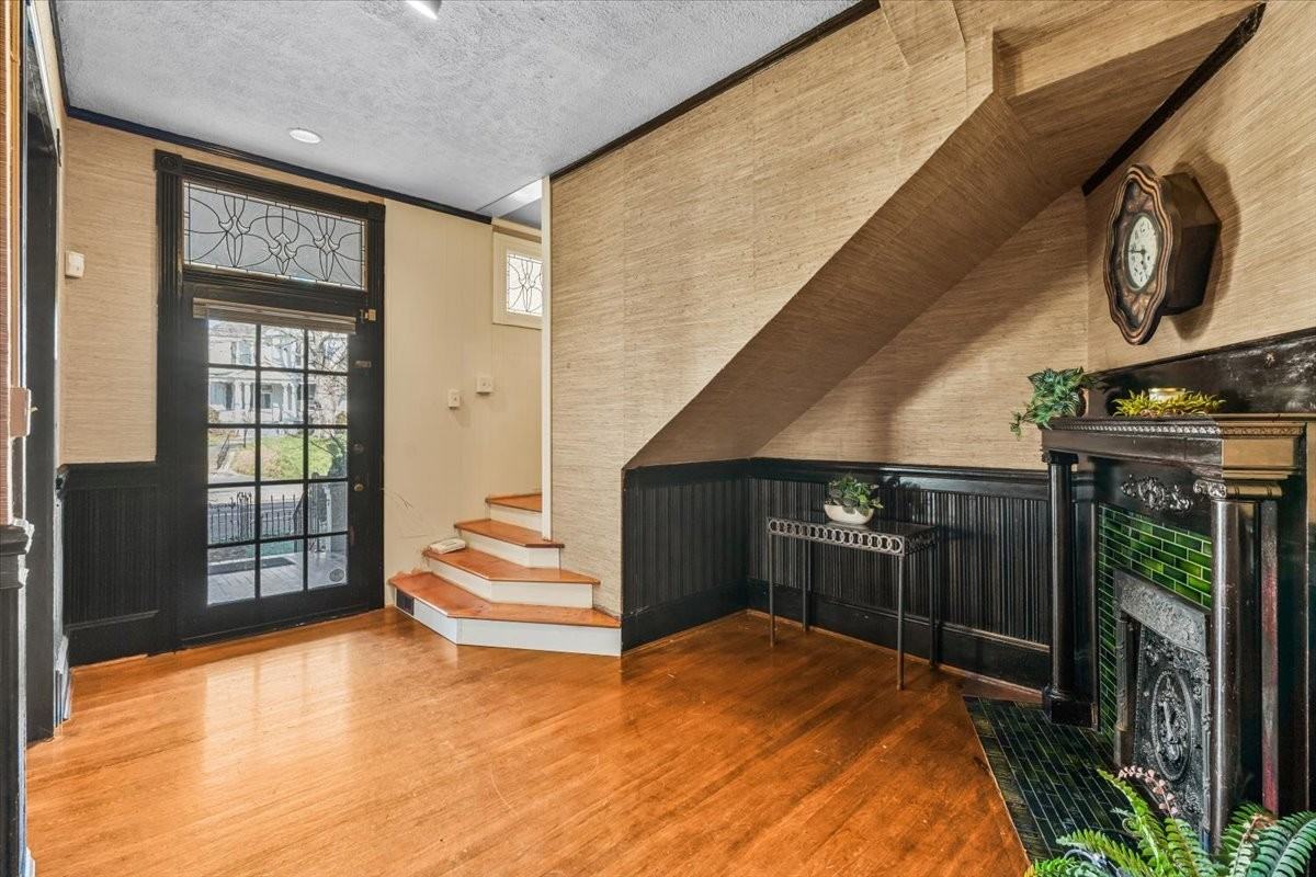 491 W Main St #101 - Photo 4 of 16