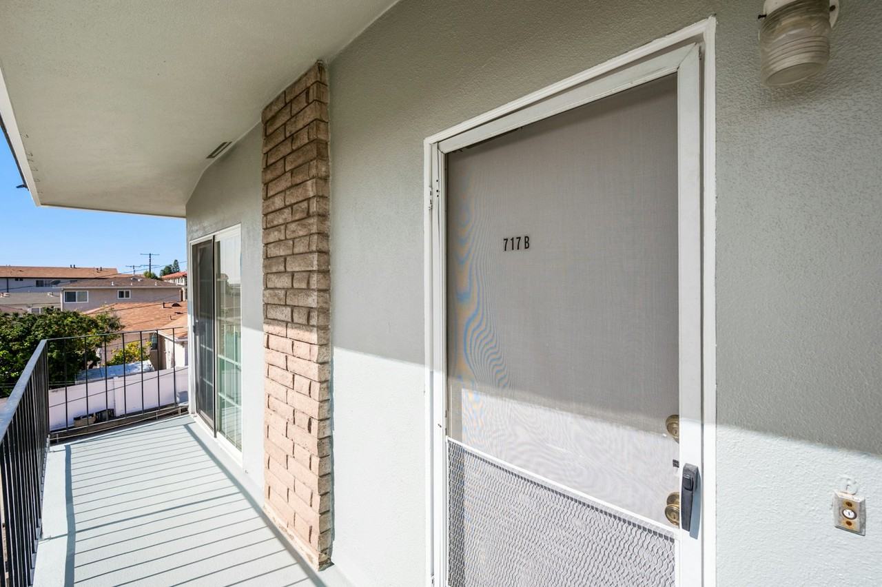 717 South Meyler Street, Unit #B - Photo 3 of 21