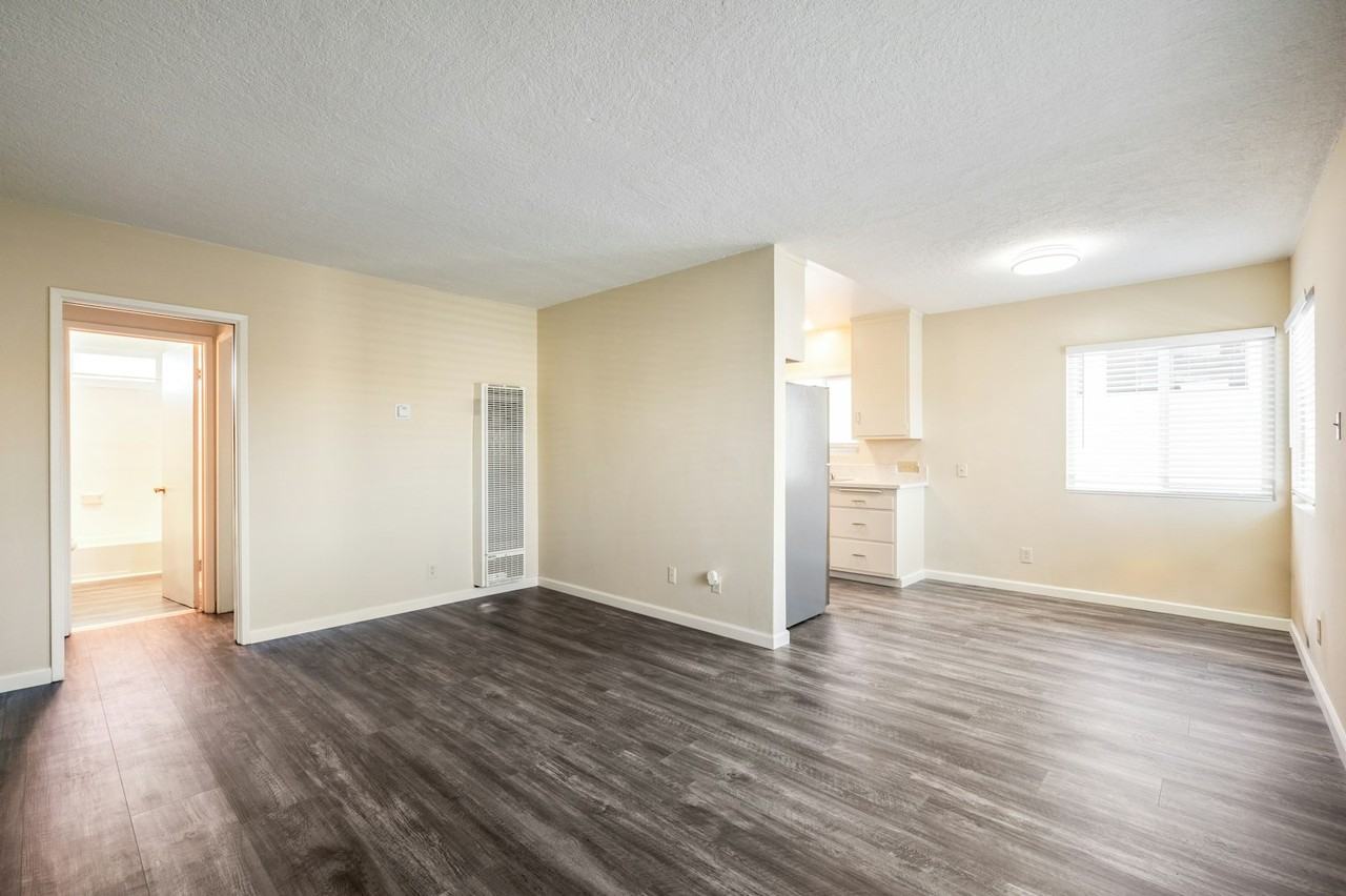 717 South Meyler Street, Unit #B - Photo 4 of 21