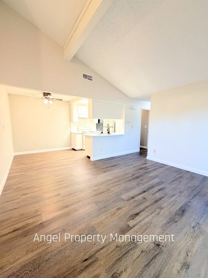 7887 Vistaridge Drive - Photo 5 of 25