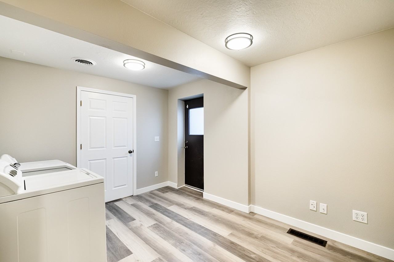 Willow, 1011 W - Photo 3 of 15