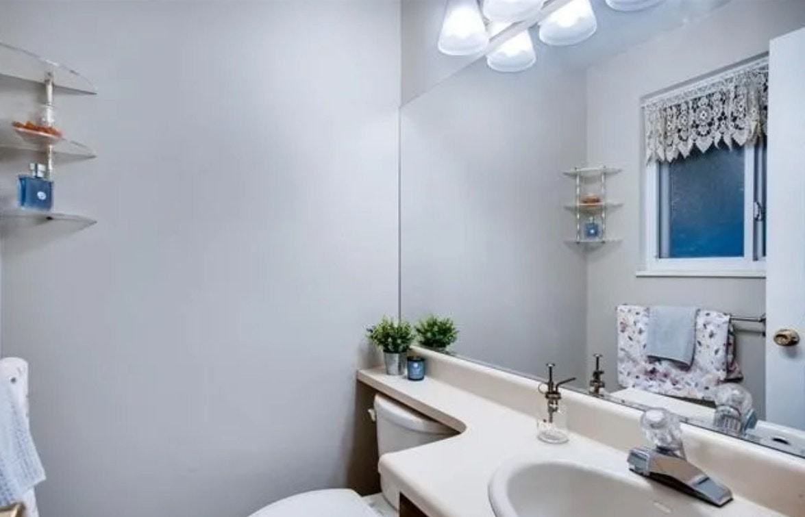 423 South Hoyt Street - Photo 2 of 9