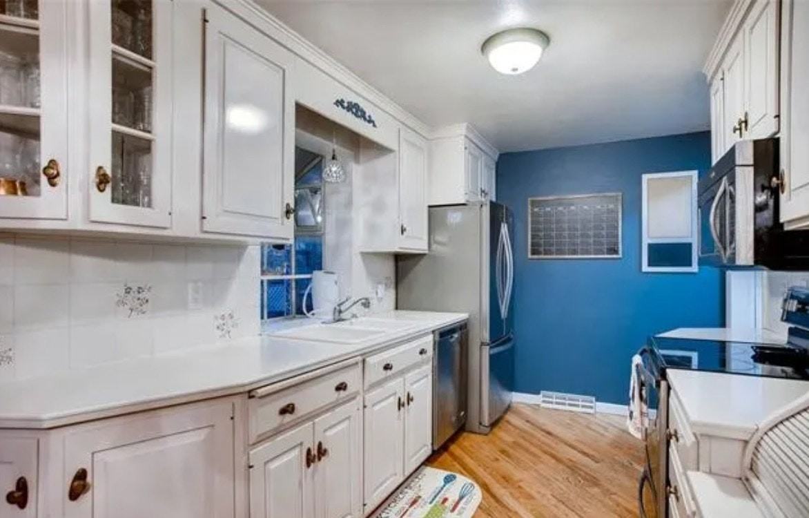 423 South Hoyt Street - Photo 6 of 9