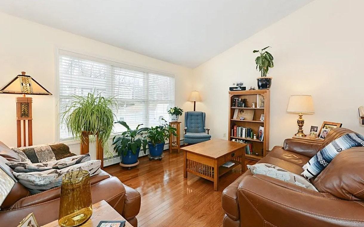 43 Wilbur Street - Photo 4 of 10