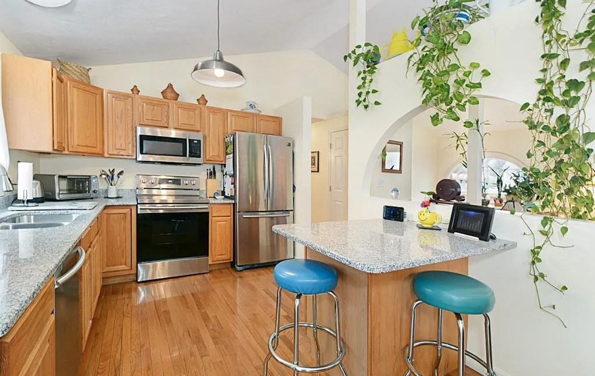 43 Wilbur Street - Photo 6 of 10