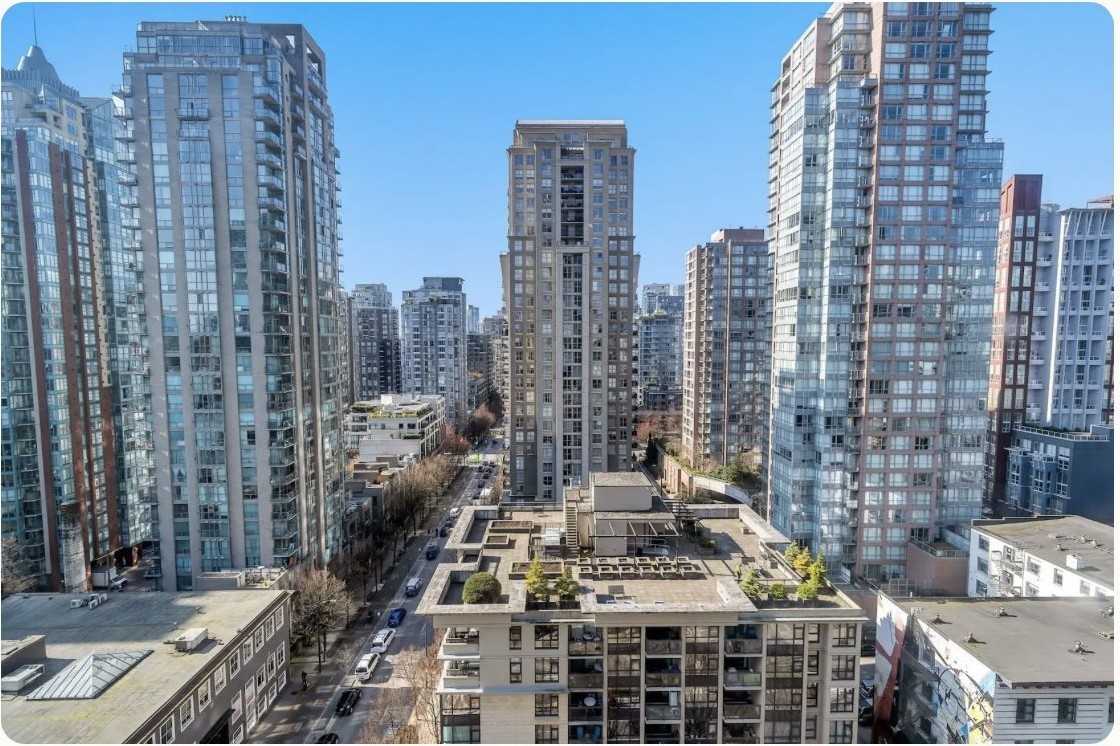 535 Smithe St - Photo 3 of 35