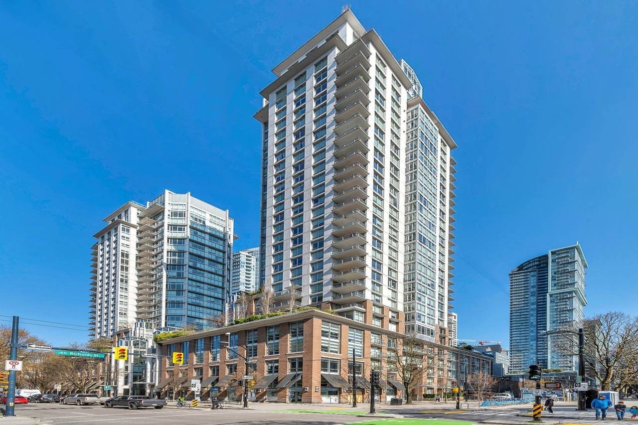 535 Smithe St - Photo 6 of 35