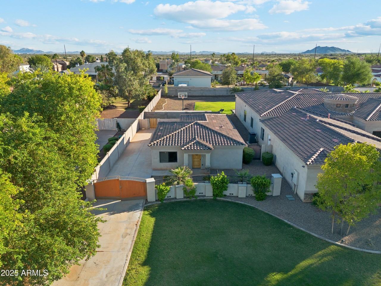 11407 E Bellflower Ct - Photo 3 of 43