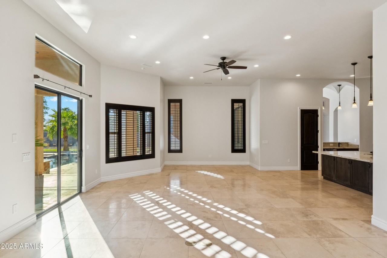 11407 E Bellflower Ct - Photo 7 of 43