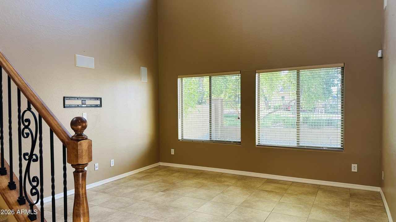 2138 W Marconi Ave - Photo 4 of 41