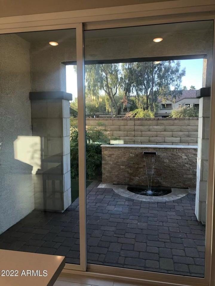 1168 N Burbank Ct - Photo 5 of 10
