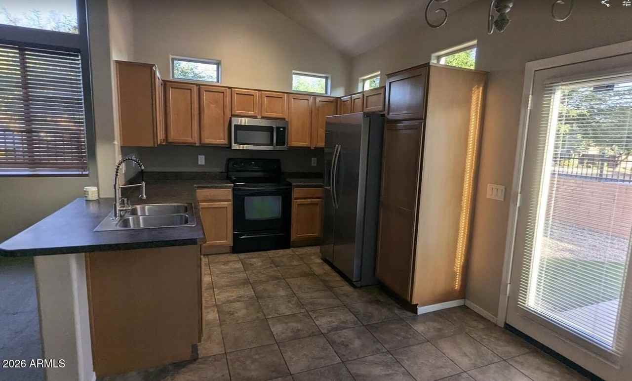 9857 E Empress Ave - Photo 3 of 15
