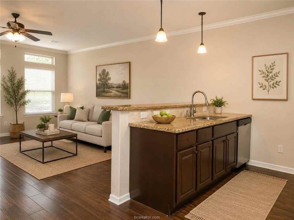 405 Ash St - Photo 2 of 20