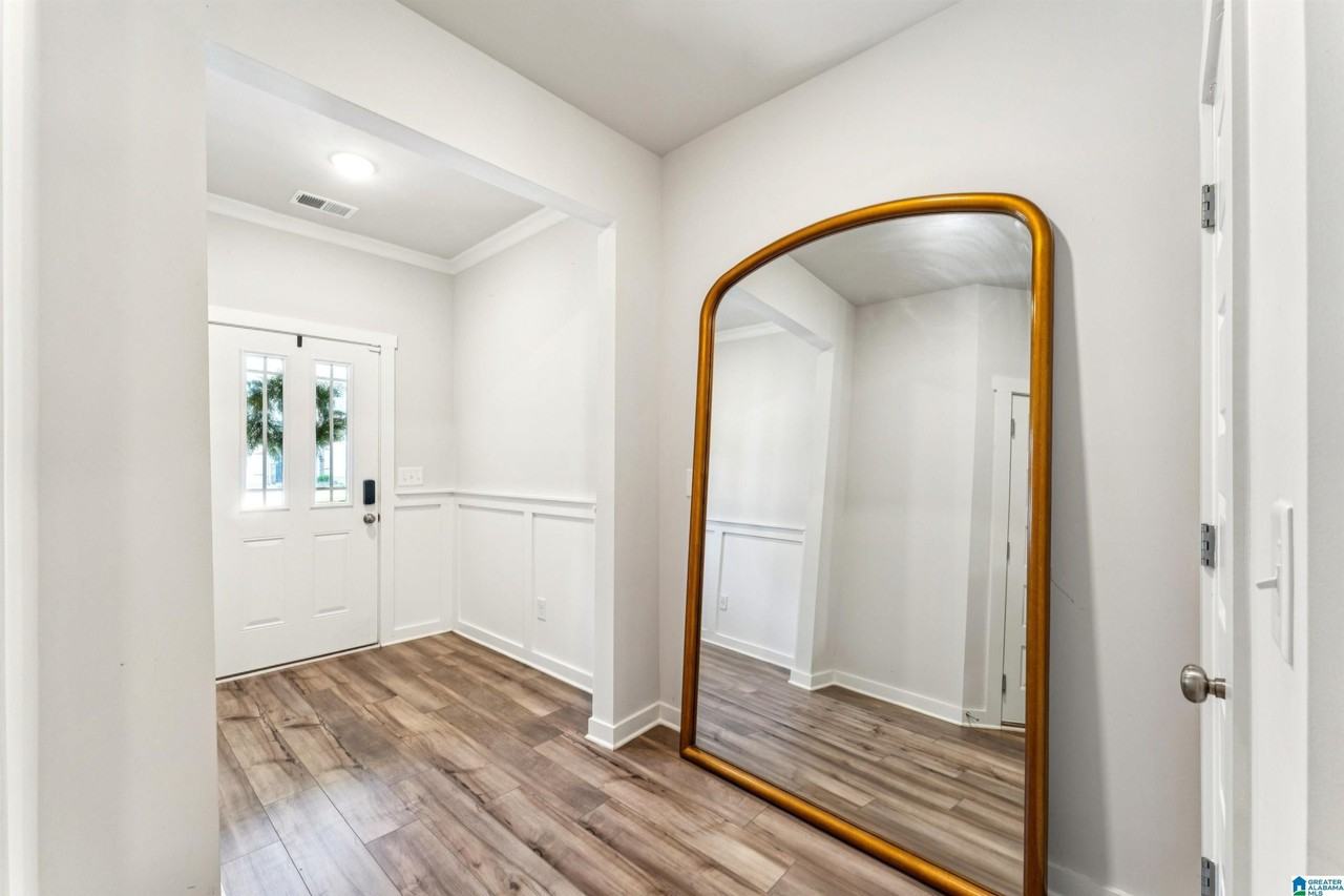 501 Polo Way - Photo 7 of 34