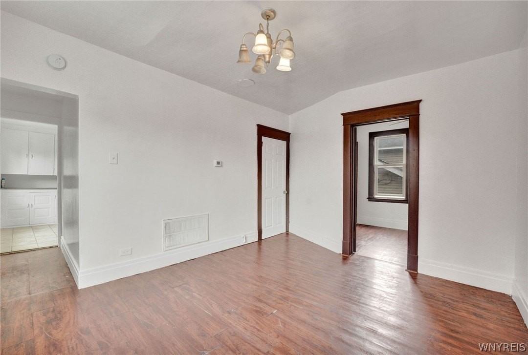 214 Ludington St - Photo 5 of 10