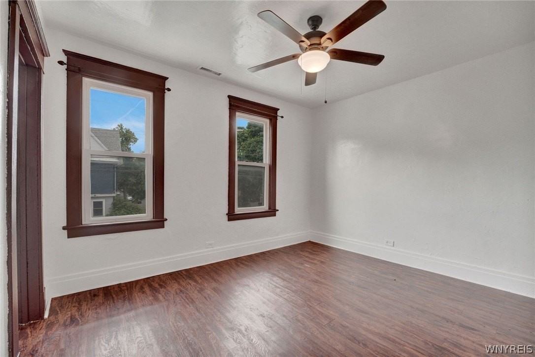 214 Ludington St - Photo 6 of 10
