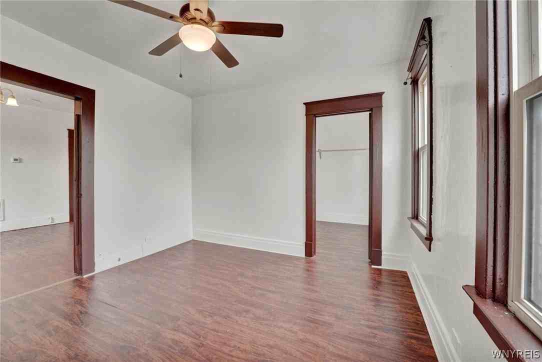 214 Ludington St - Photo 7 of 10