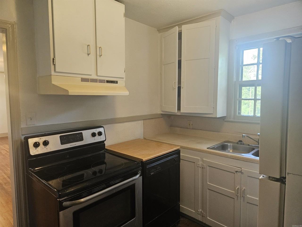 2405 S Fillmore St - Photo 4 of 13
