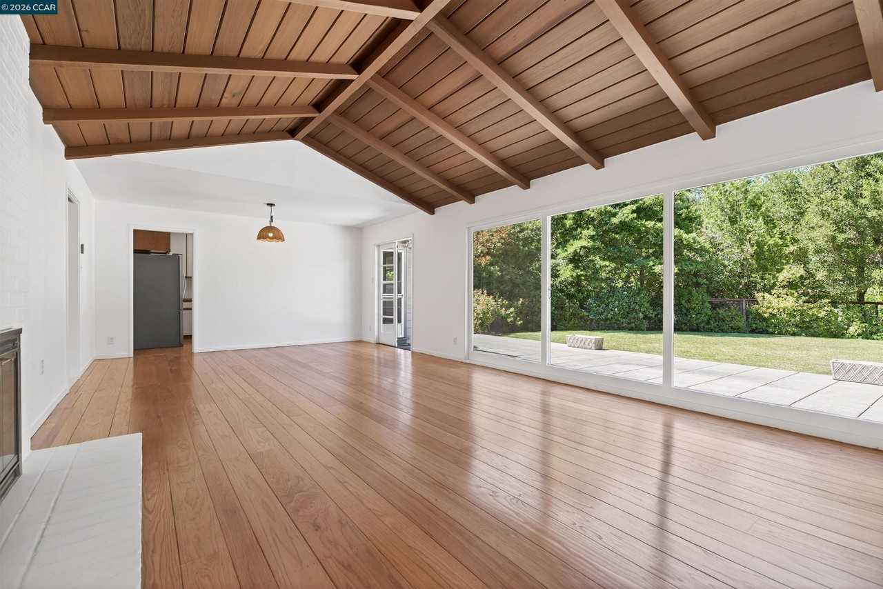 39 Donna Maria Way - Photo 3 of 15