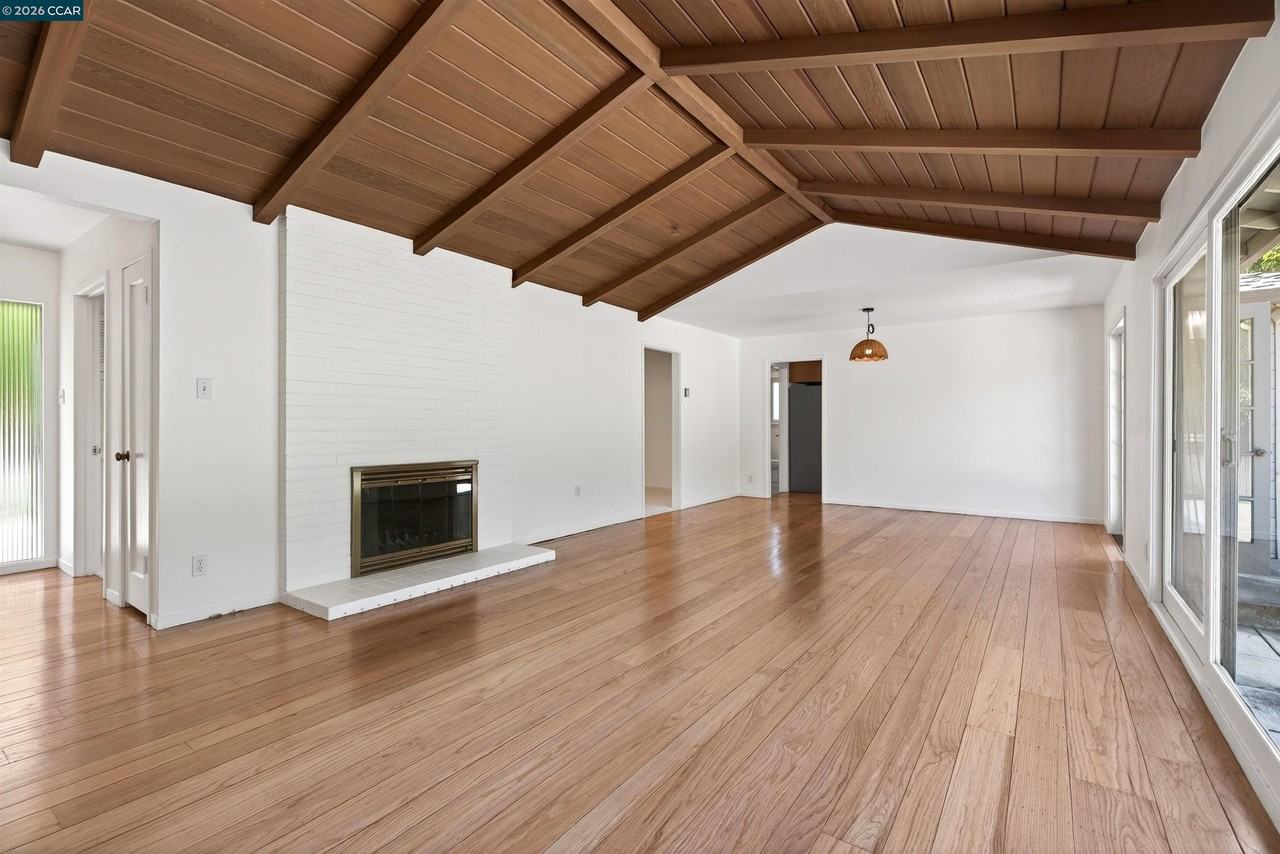 39 Donna Maria Way - Photo 4 of 15