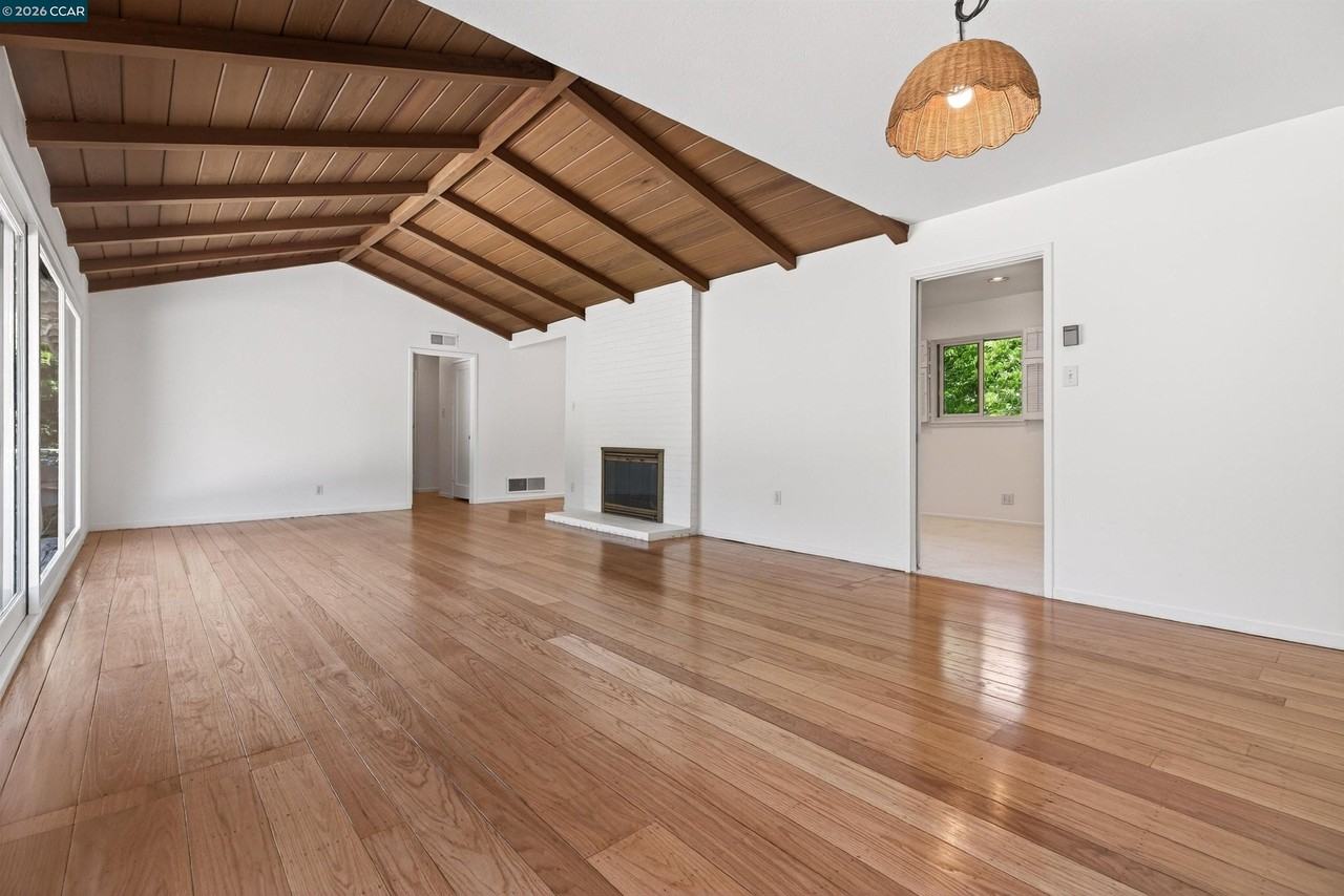 39 Donna Maria Way - Photo 5 of 15
