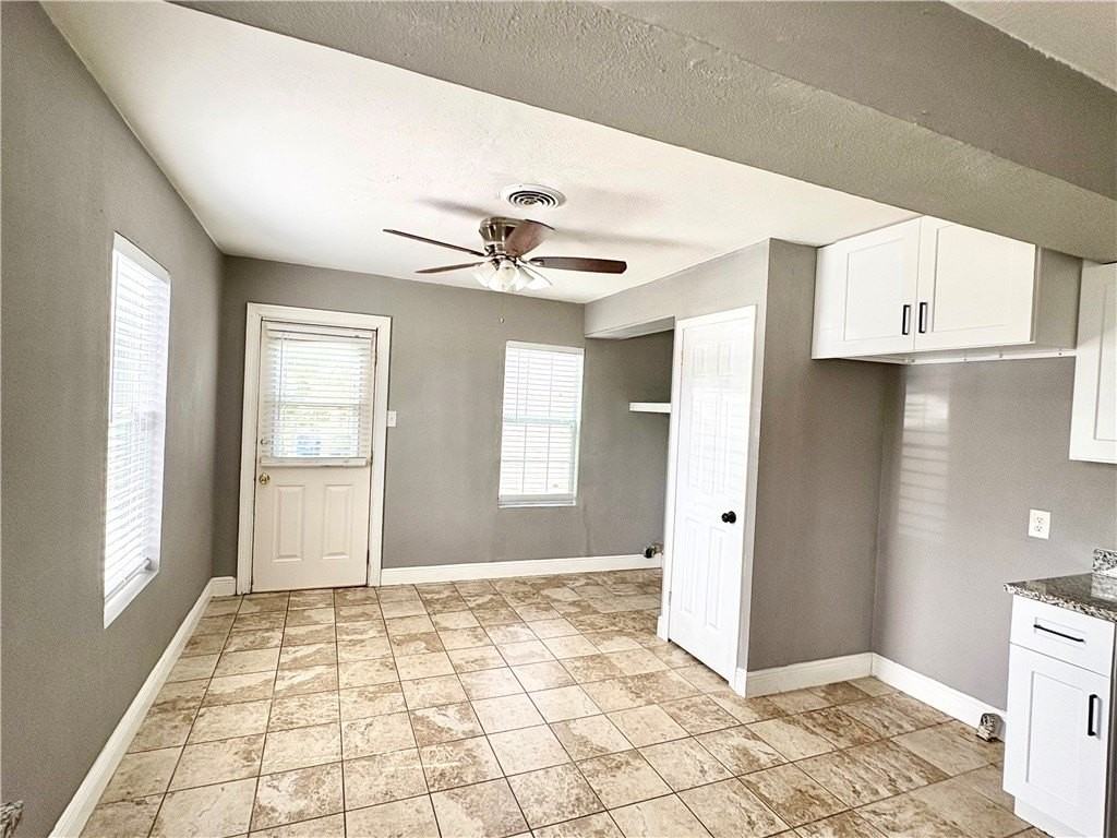 3562 Topeka St - Photo 5 of 10