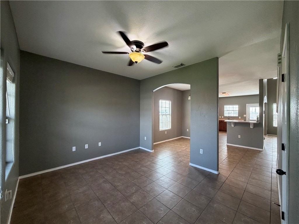 5509 Candace St - Photo 2 of 40