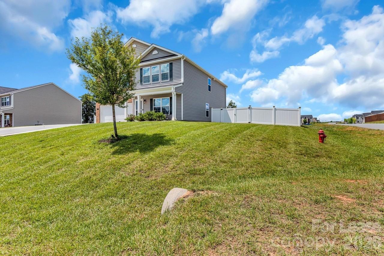 272 Daniel Dr - Photo 4 of 46