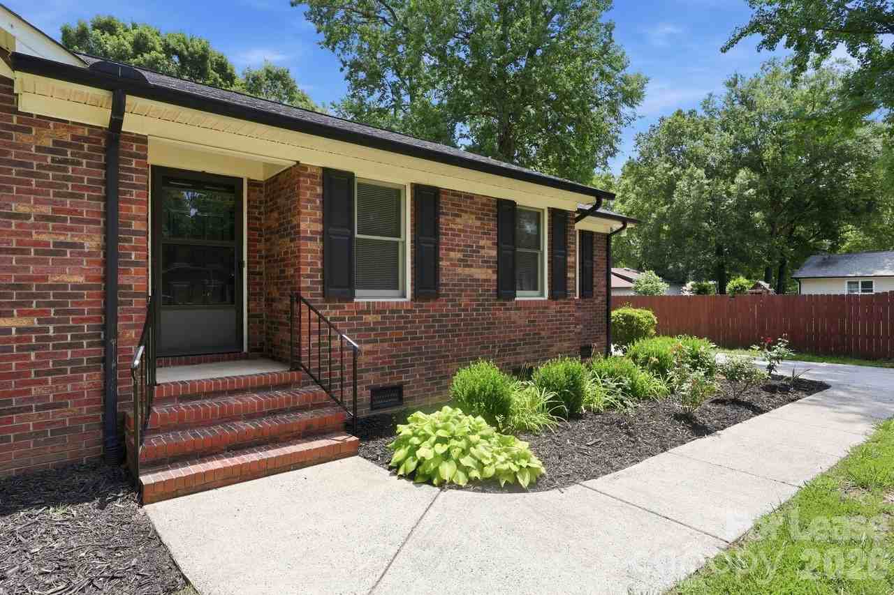 6299 Spring Court Ln - Photo 3 of 45