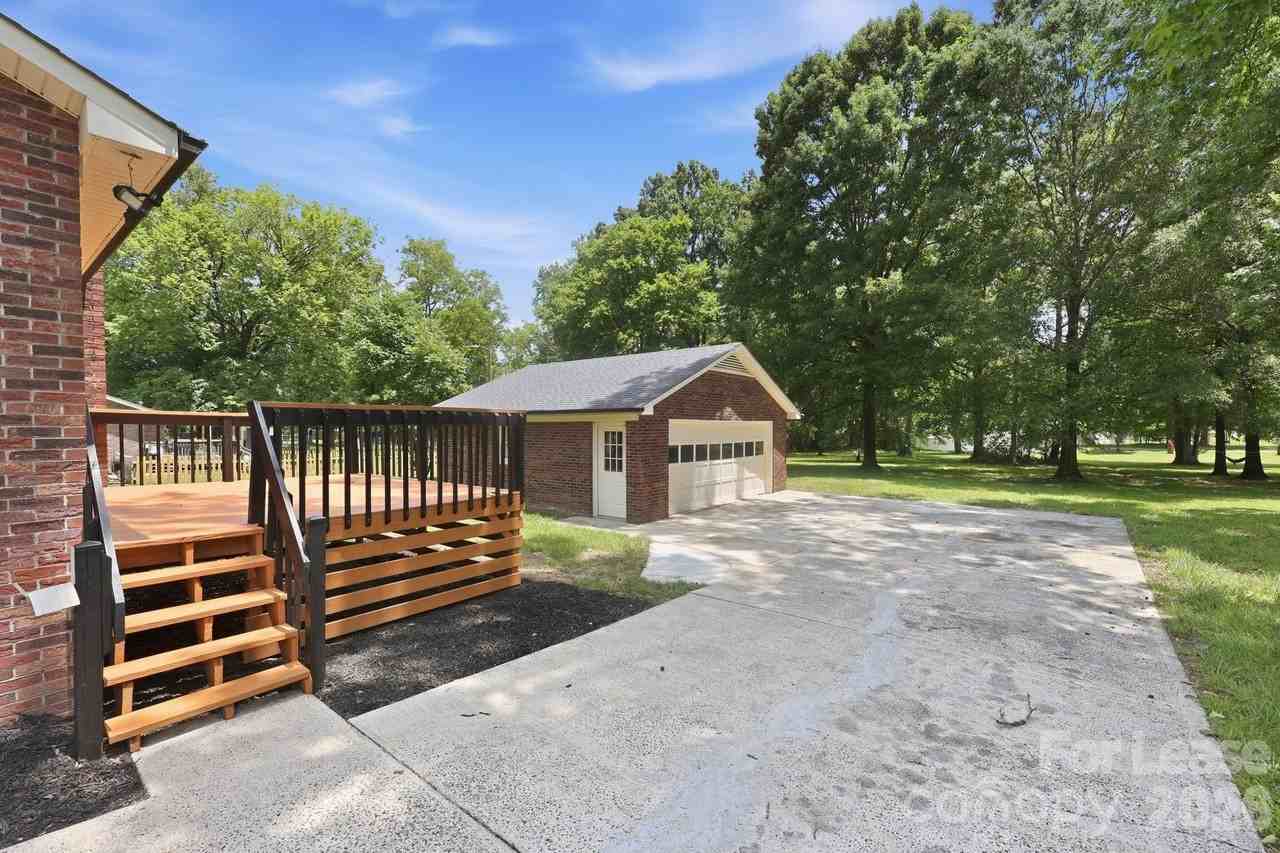 6299 Spring Court Ln - Photo 6 of 45