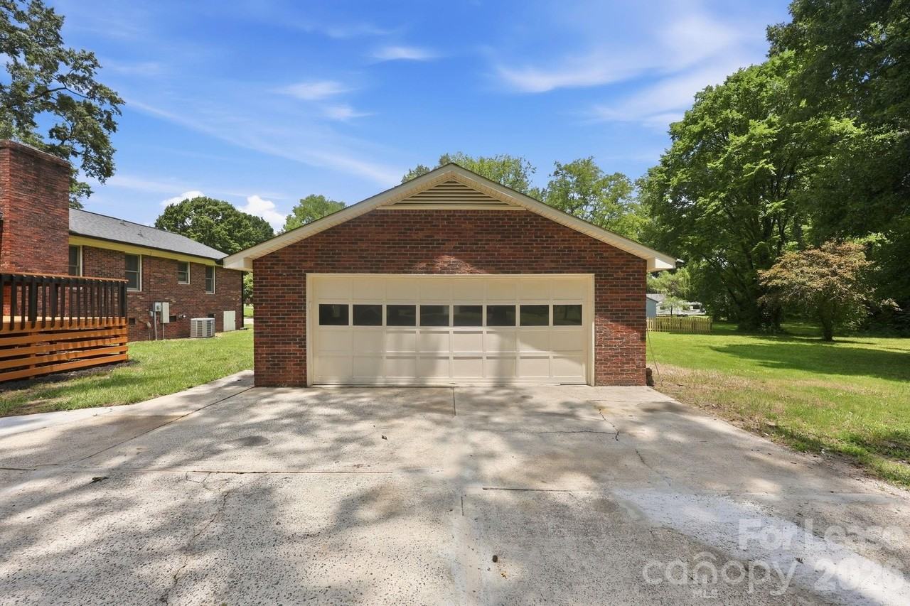 6299 Spring Court Ln - Photo 7 of 45