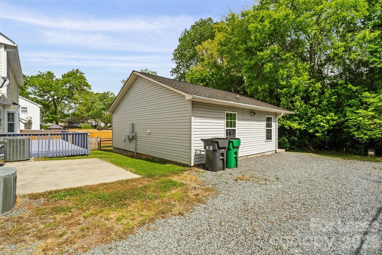 6602 Porterfield Rd - Photo 2 of 17