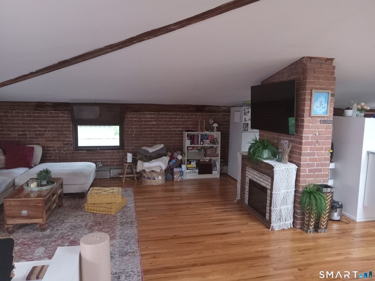 607 Chapel St #D - Photo 5 of 18
