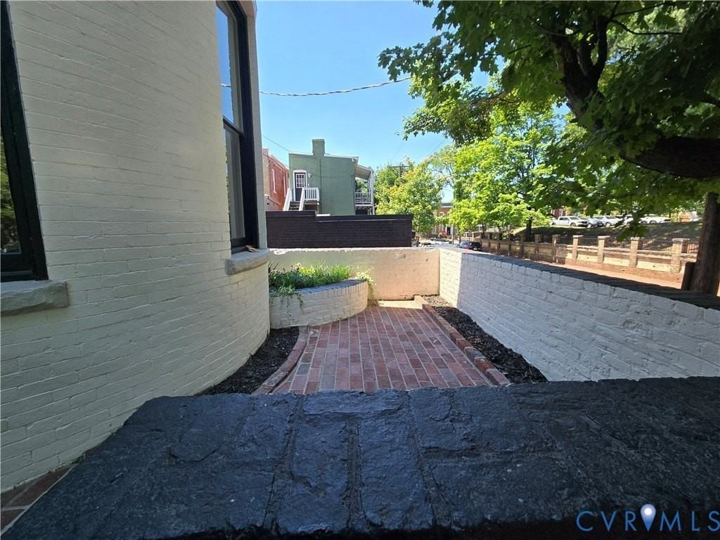 1 N Harvie St #B - Photo 3 of 39