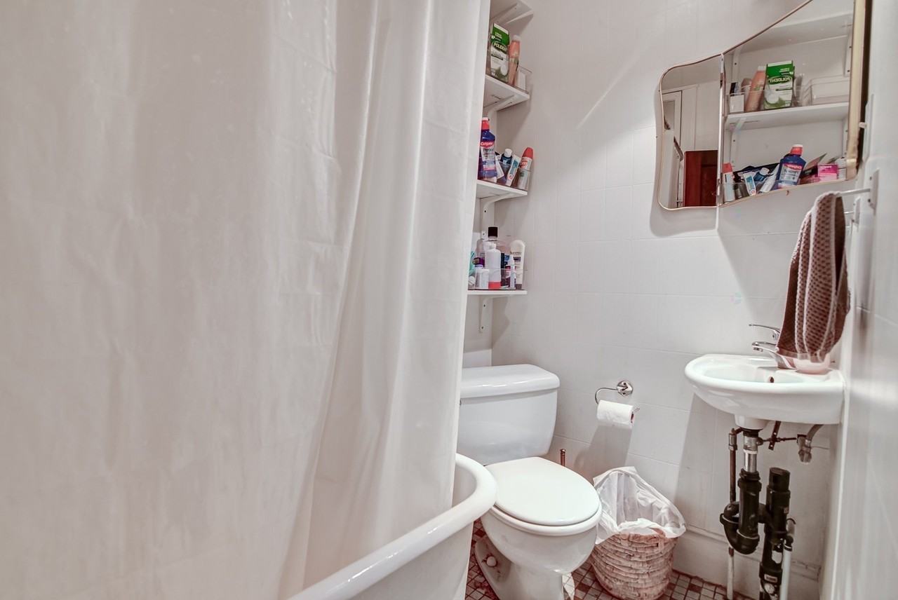 683 Av Desmarchais - Photo 5 of 17