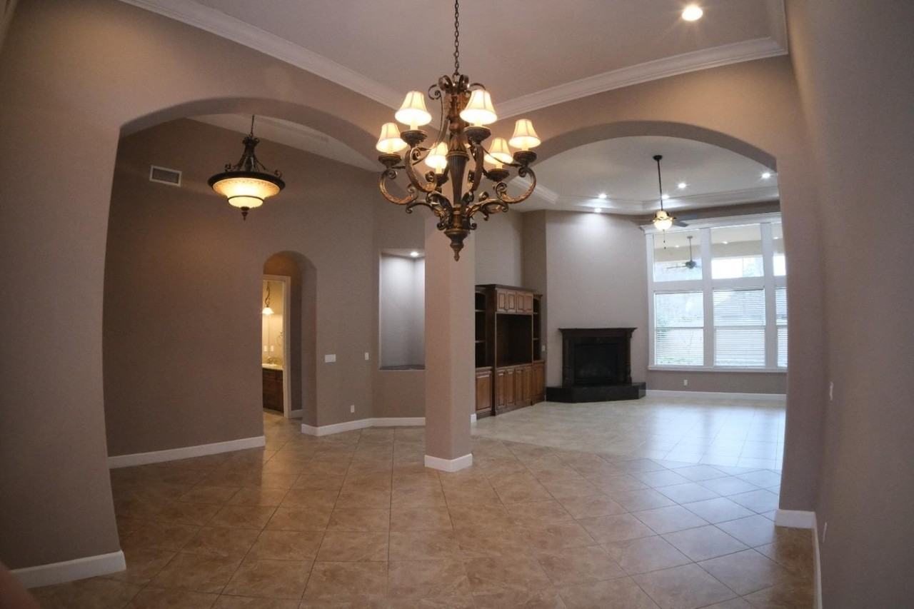 1313 Jordan Ave - Photo 3 of 30