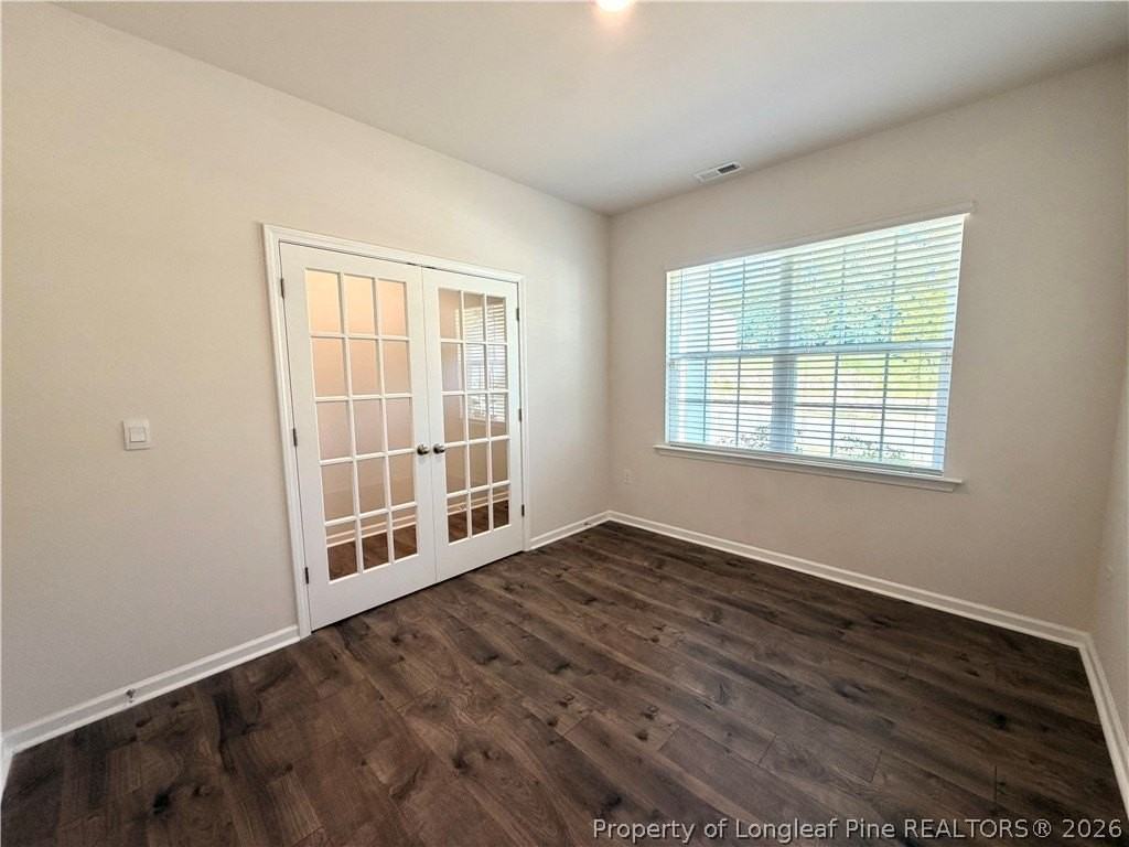 305 Robert Pl - Photo 4 of 36