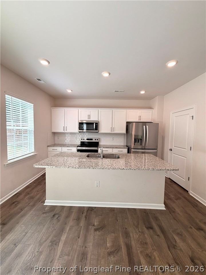 305 Robert Pl - Photo 7 of 36