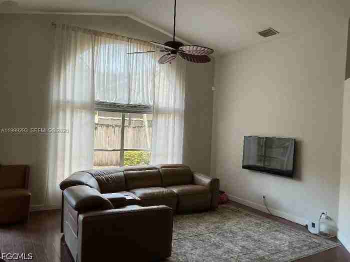 2724 Cayenne Ave - Photo 4 of 13