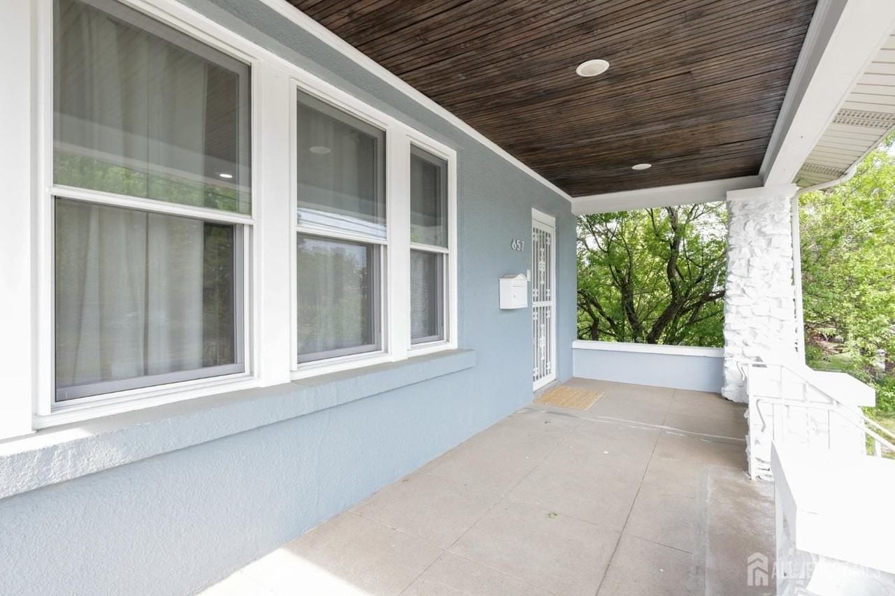 657 Amboy Ave - Photo 2 of 14