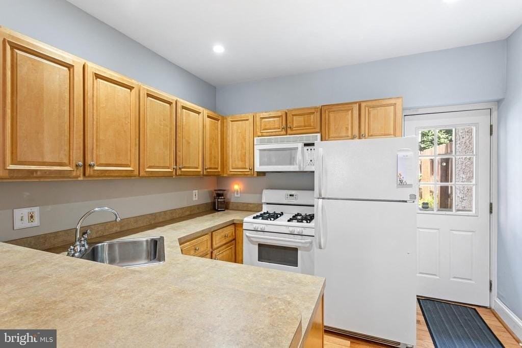 2413 Aspen St - Photo 5 of 13