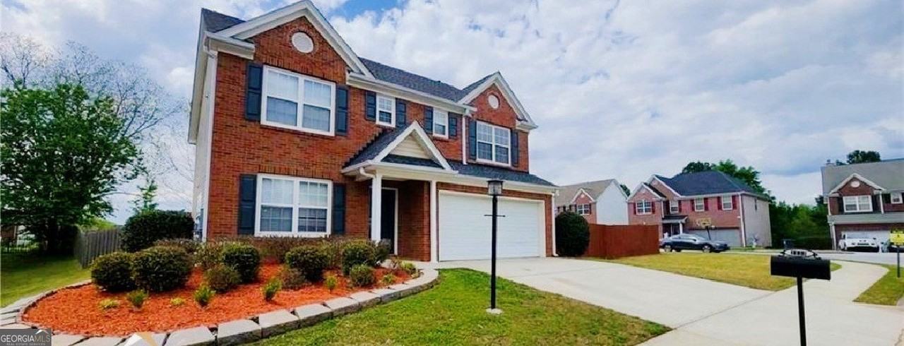 1133 Hawthorn Ln - Photo 2 of 11