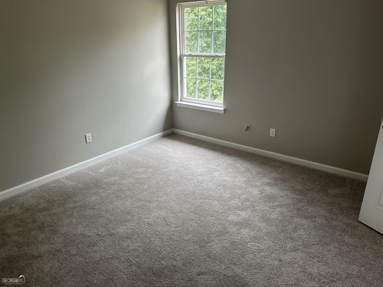 1133 Hawthorn Ln - Photo 7 of 11