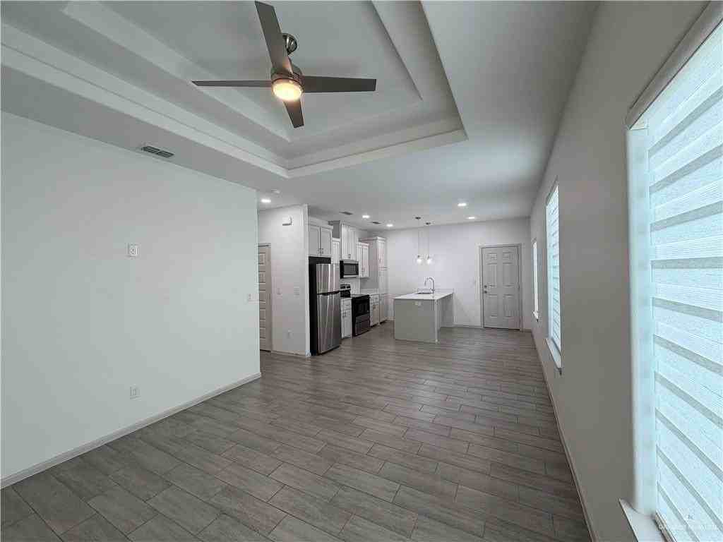 7802 N 58th Ln #3 - Photo 3 of 19