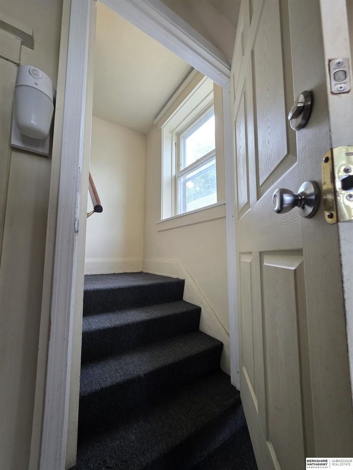 528 S 26th Ave #B - Photo 2 of 24