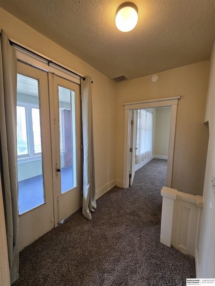 528 S 26th Ave #B - Photo 3 of 24