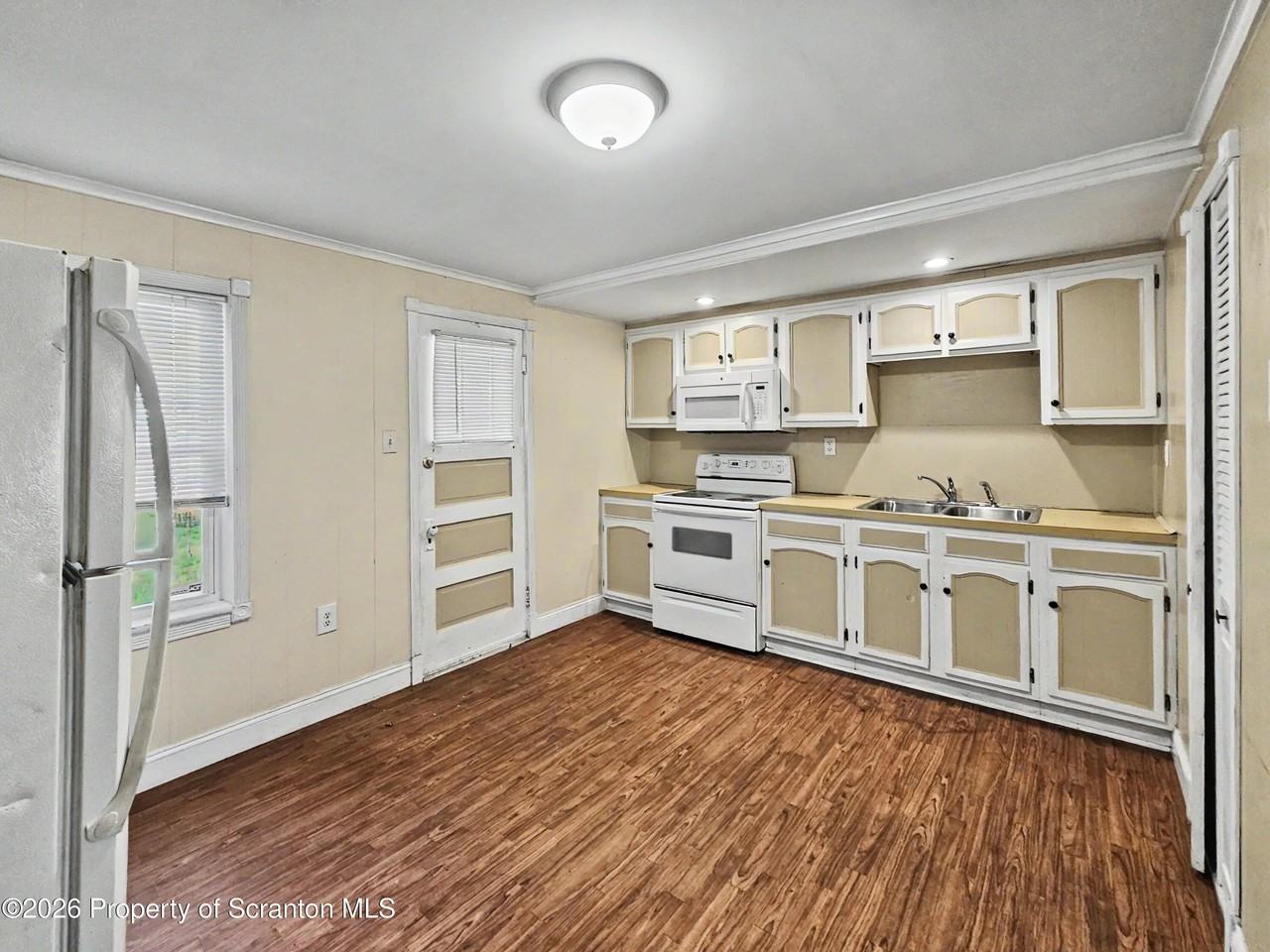 1019 N Irving Ave #1 - Photo 3 of 9