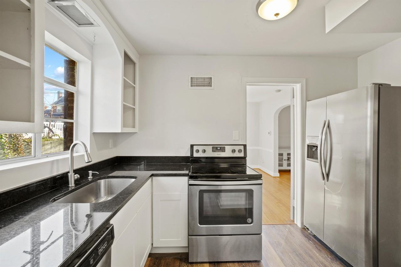 3100 S Hill St #1 - Photo 4 of 10