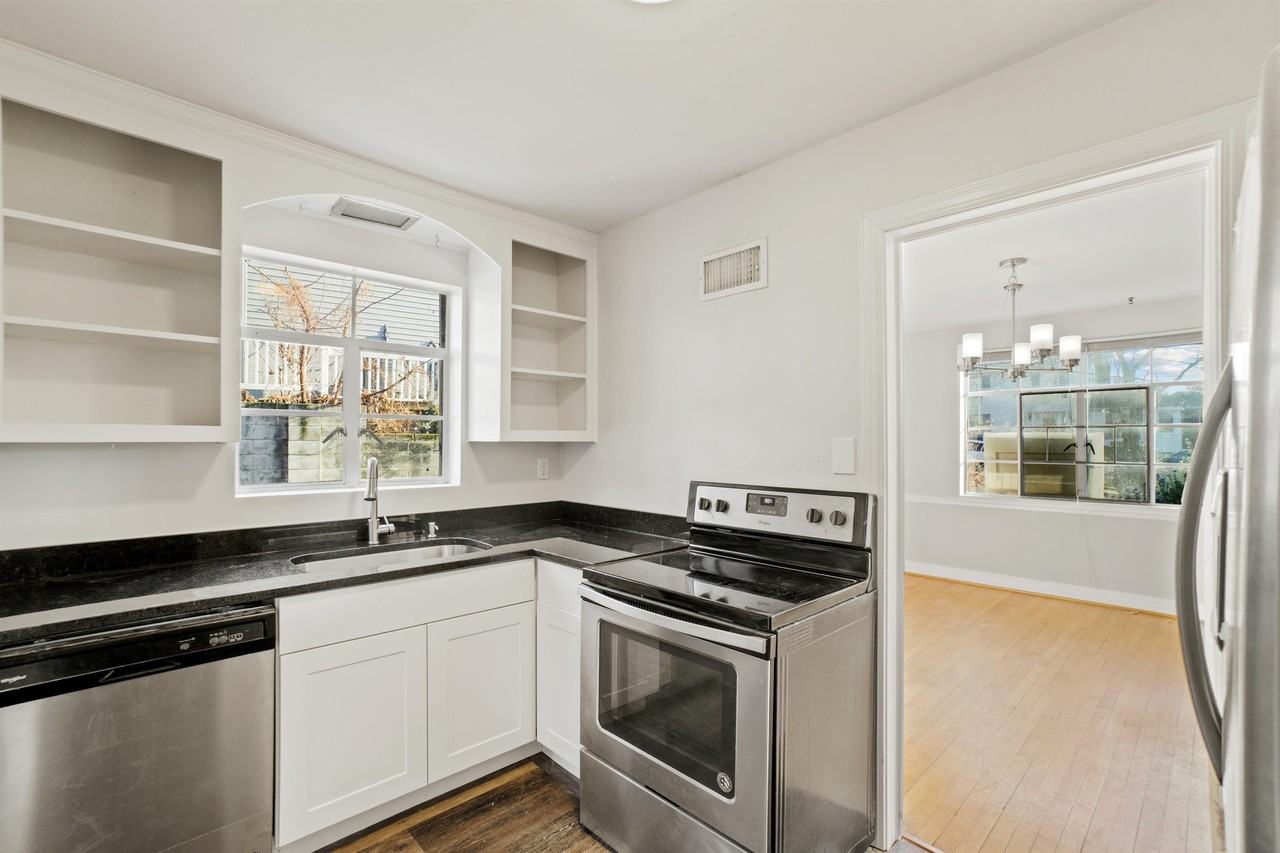 3100 S Hill St #1 - Photo 5 of 10