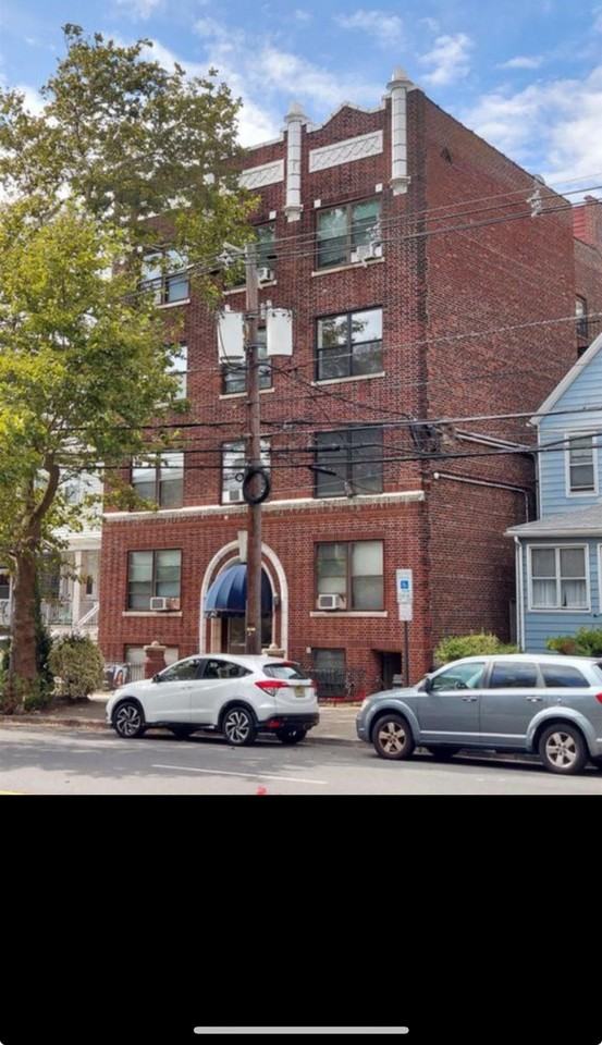 427 Kennedy Blvd #301 - Photo 3 of 14